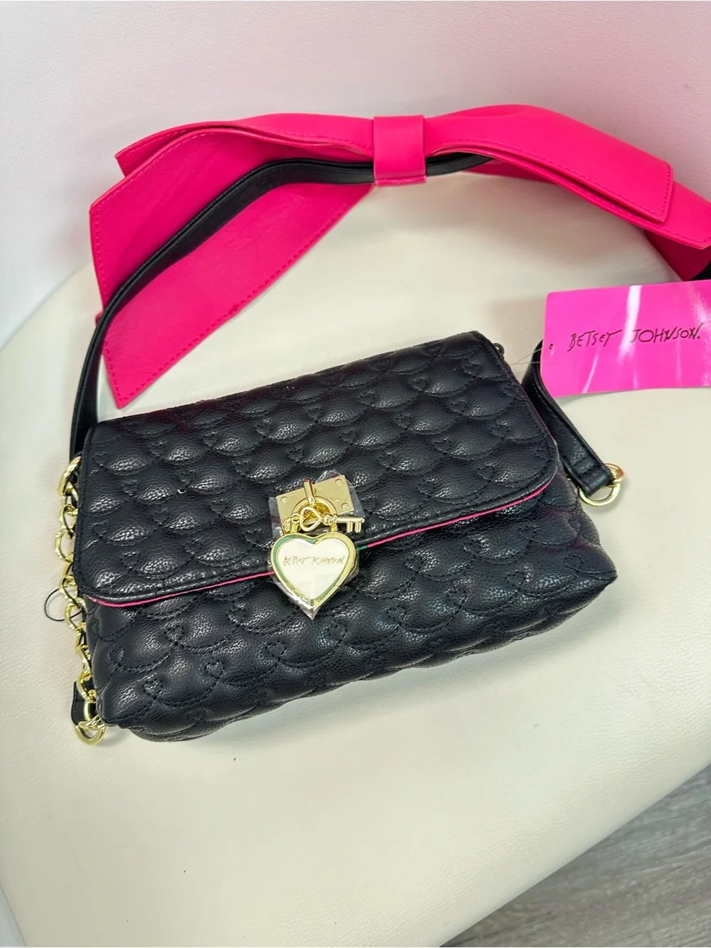 NWT Betsey Johnson Black Quilted Heart Lock Bow Shoulder Bag Pink Strap